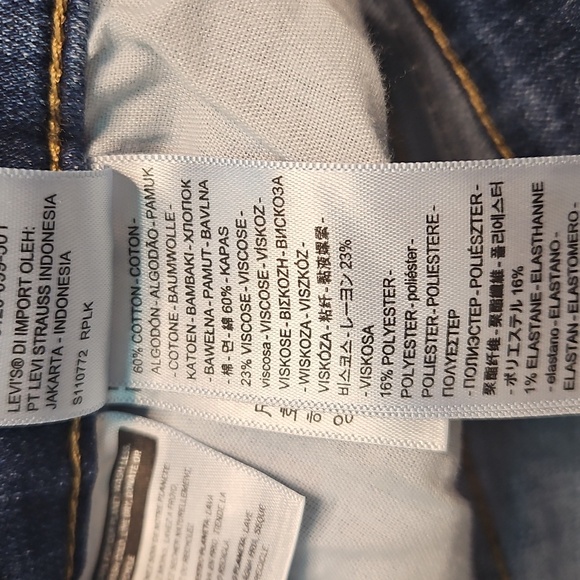 Levi's Boyfriend Mid Rise Women's Jeans  In Lapis Gem - Medium Wash - Picture 9 of 10